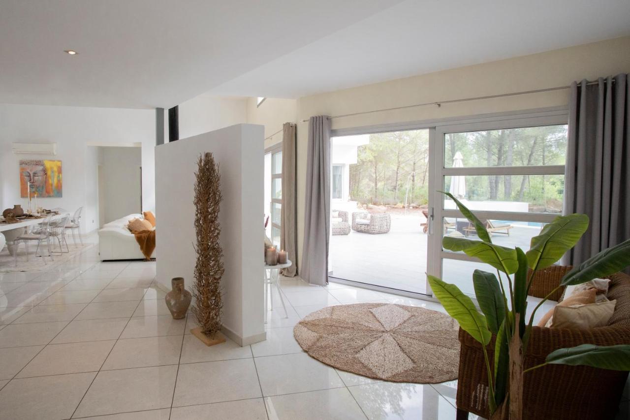 Beautiful With Private Wood Villa